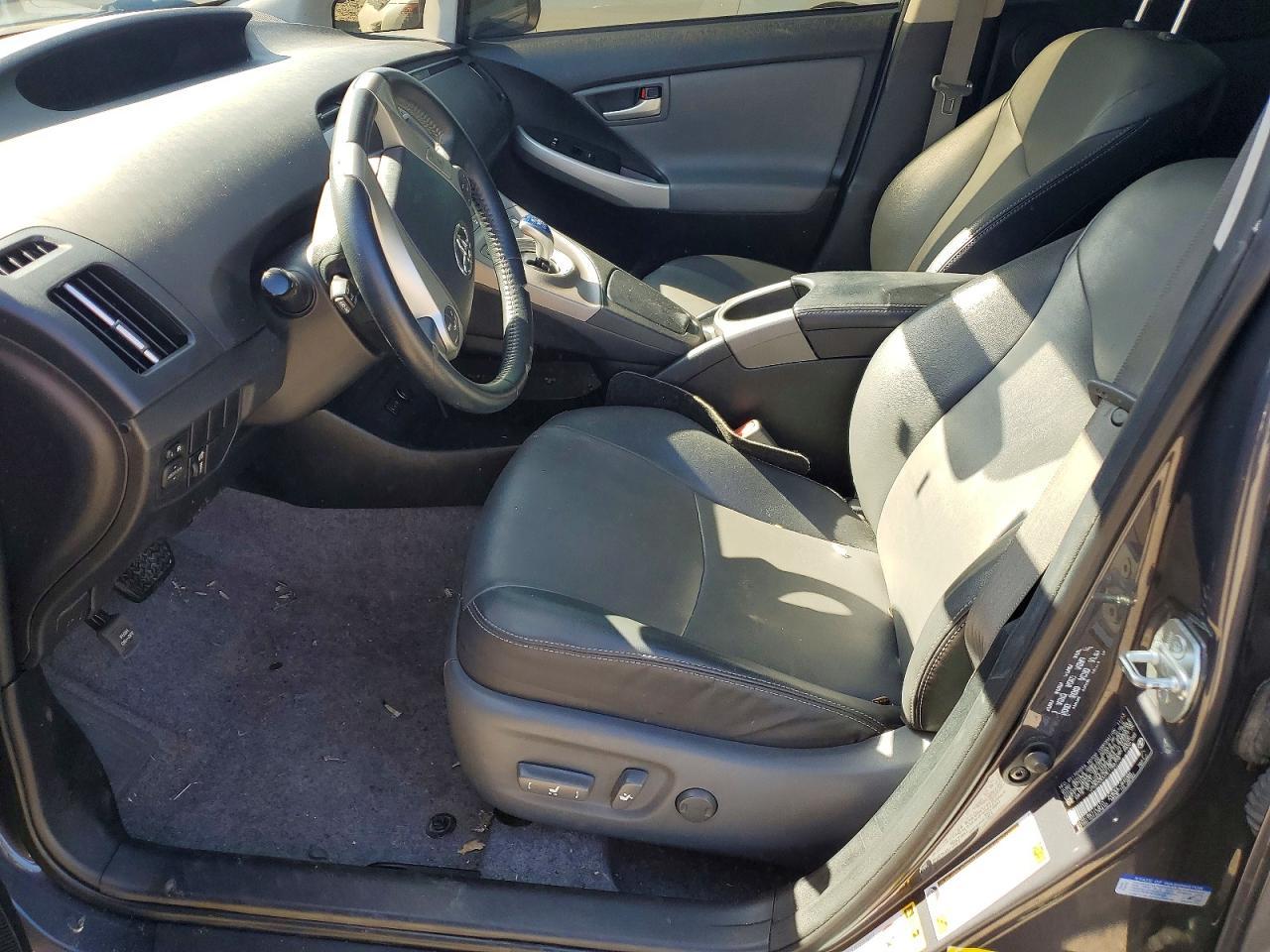 2014 Toyota Prius Four - Image 7