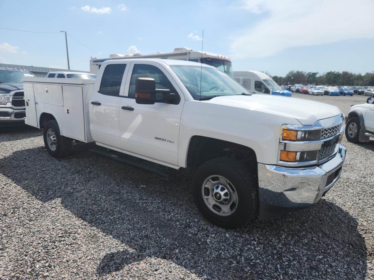 2019 Chevrolet Silverado C2500 Heavy Duty - Image 4