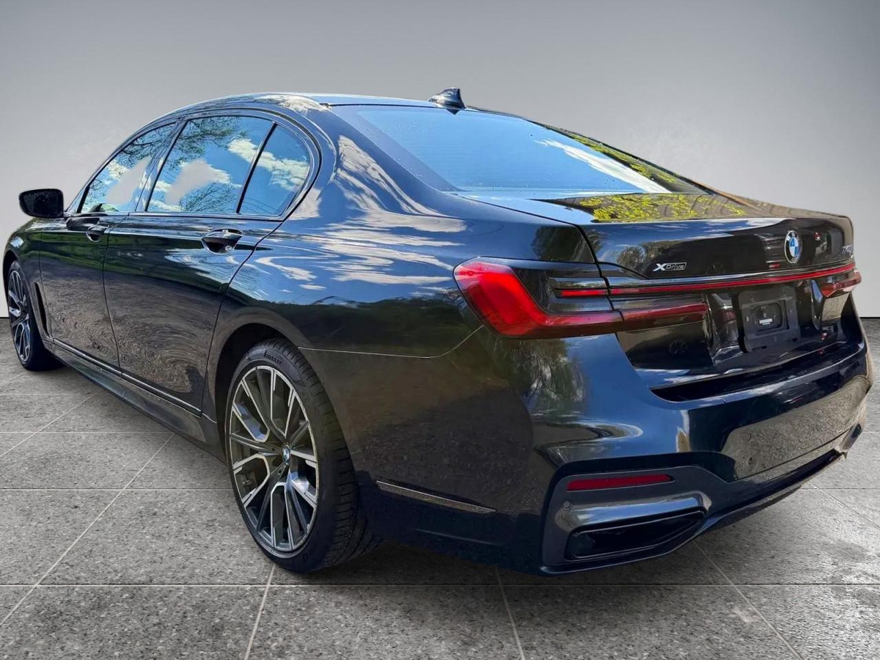 2022 BMW 740 Xi - Image 3
