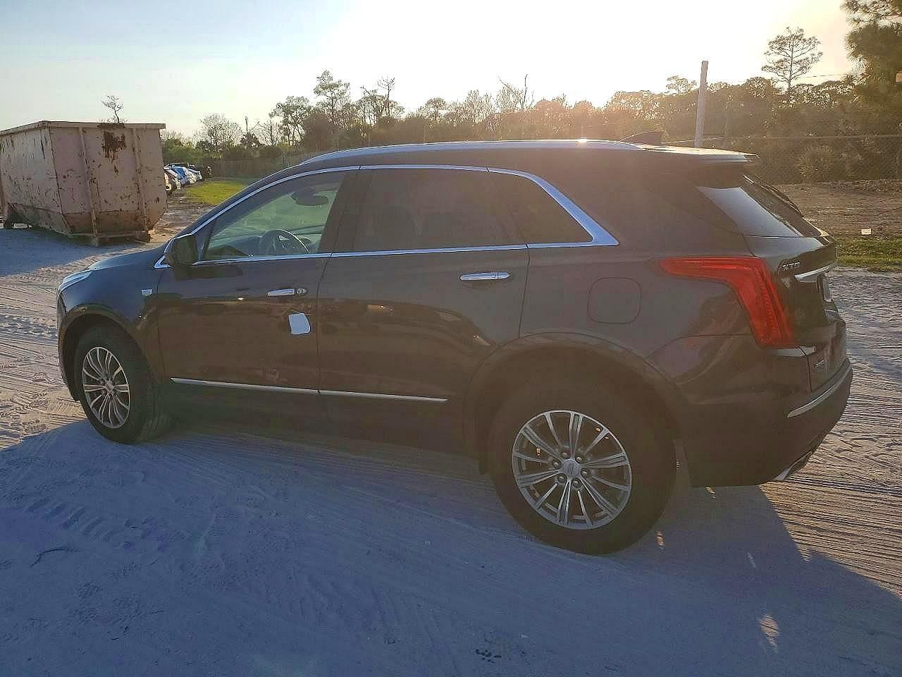 2017 Cadillac Xt5 Luxury - Image 2