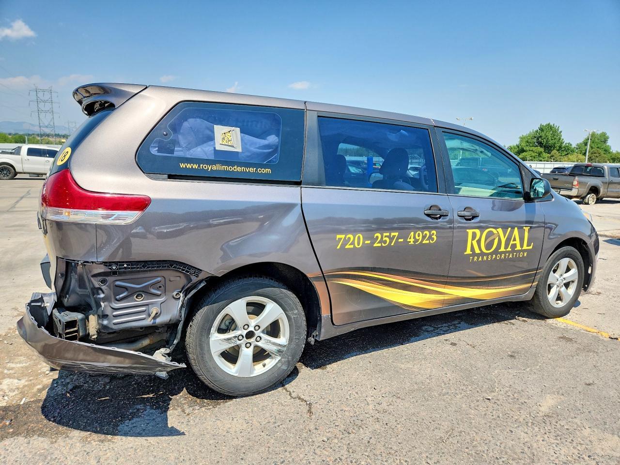 2013 Toyota Sienna L 7-Passenger - Фото 3