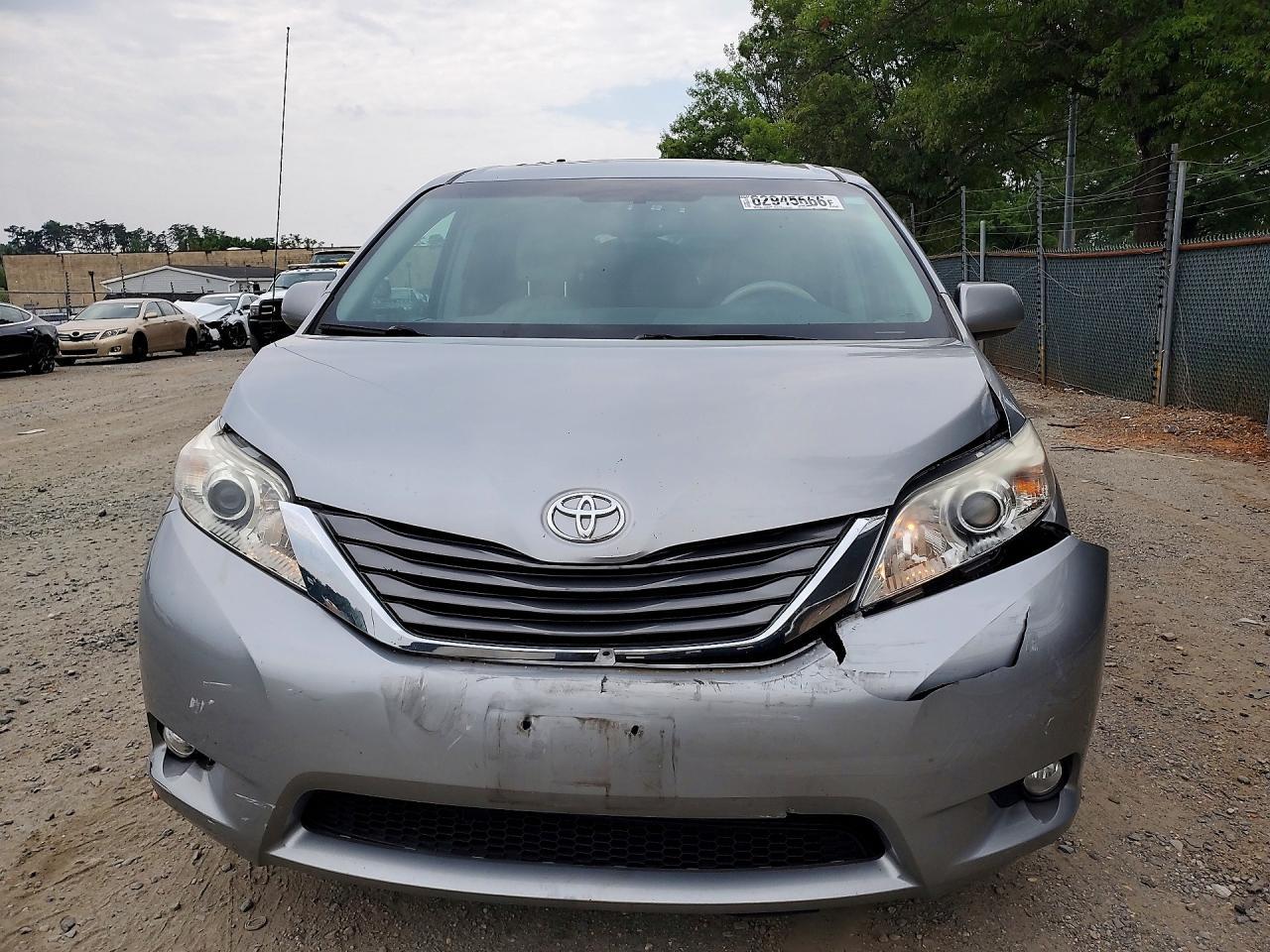 2014 Toyota Sienna Xle 8-Passenger - Фото 5