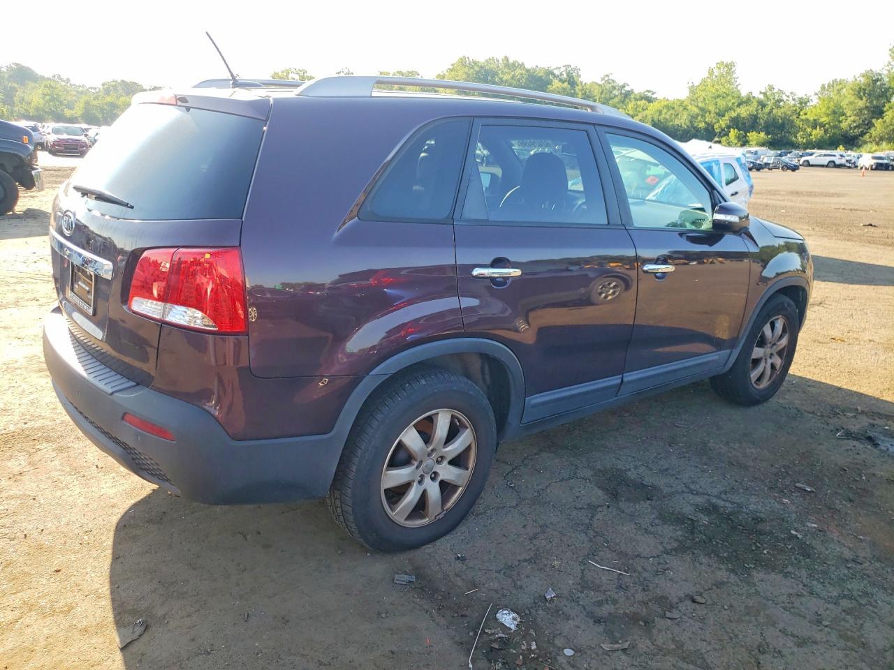 2013 Kia Sorento Lx - Image 3
