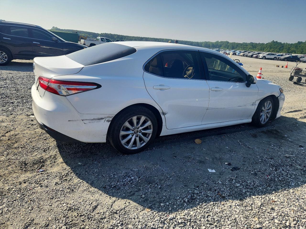 2018 Toyota Camry Le - Фото 3