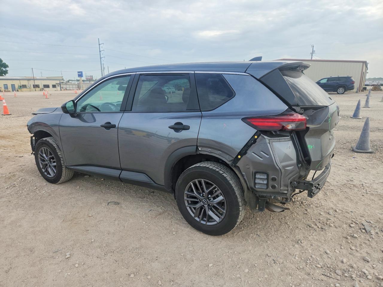 2023 Nissan Rogue S - Image 2