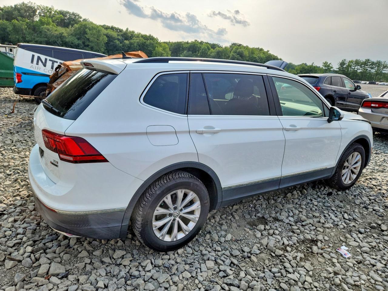 2018 Volkswagen Tiguan Se - Фото 3