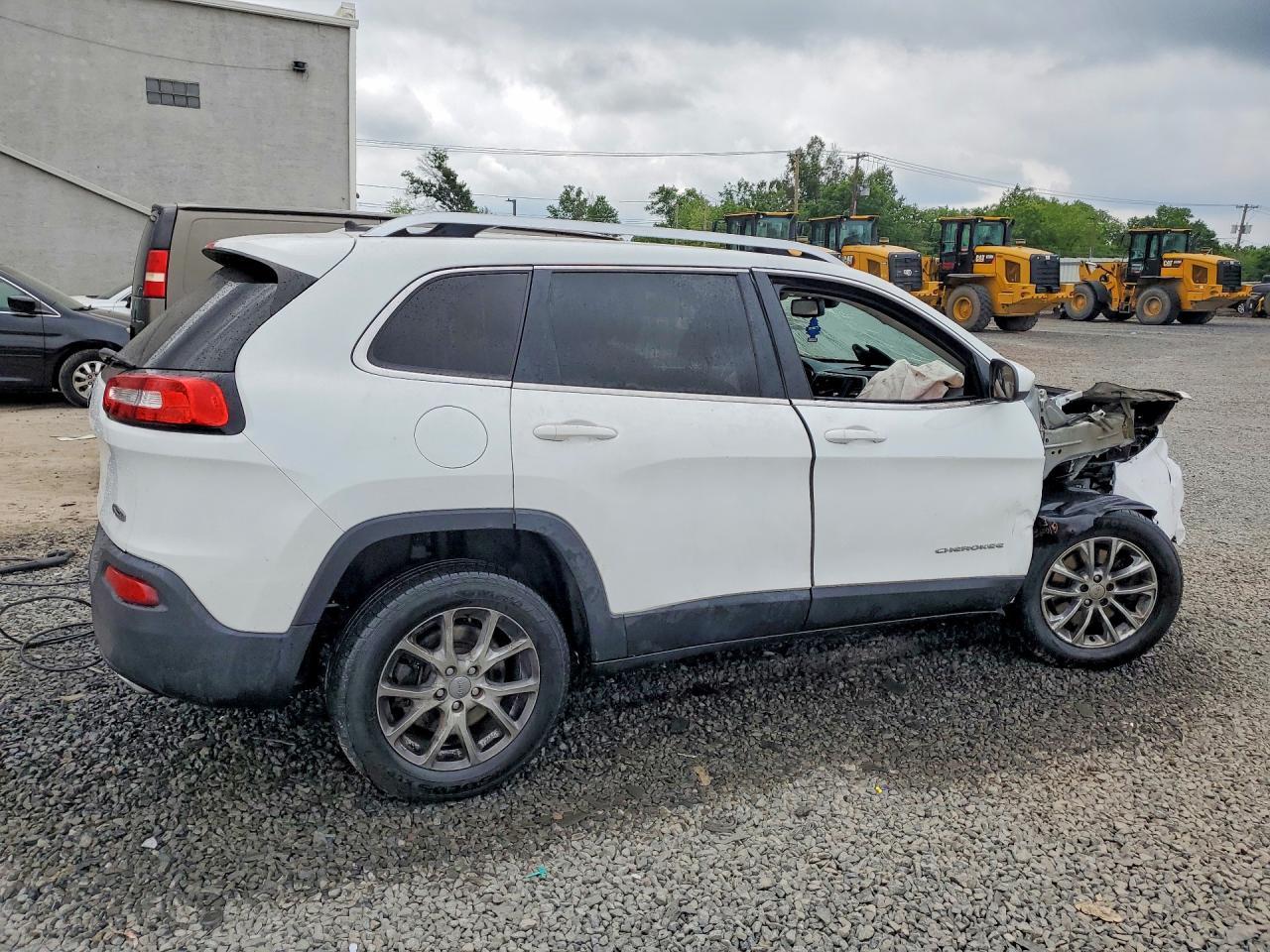 2015 Jeep Cherokee Latitude - Image 3