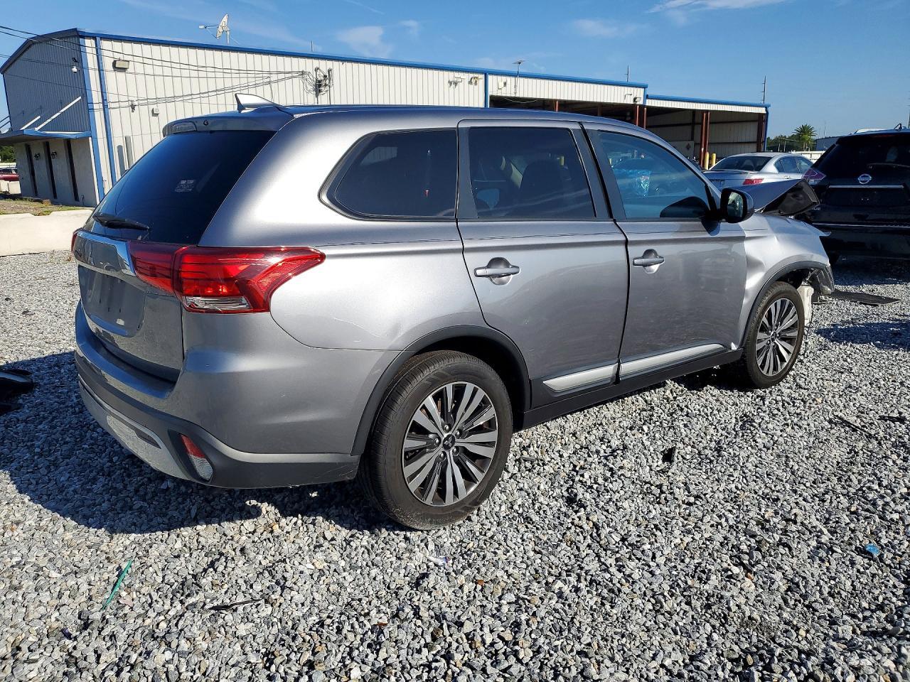2020 Mitsubishi Outlander Se - Фото 3