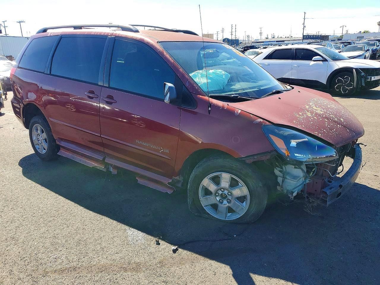 2004 Toyota Sienna Le 8 Passenger - Фото 4