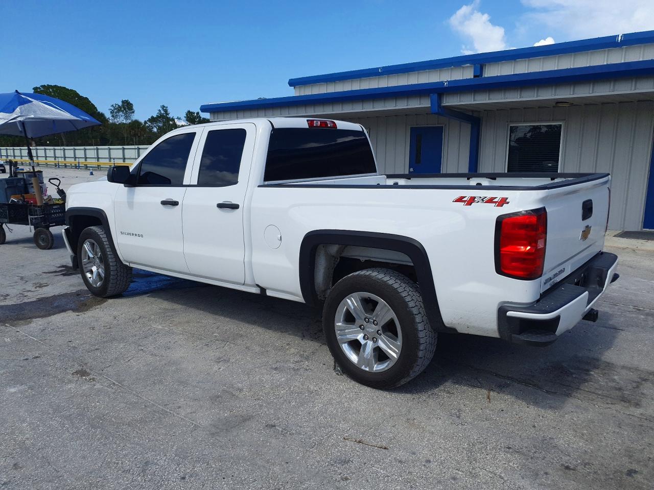 2018 Chevrolet Silverado K1500 Custom - Фото 2
