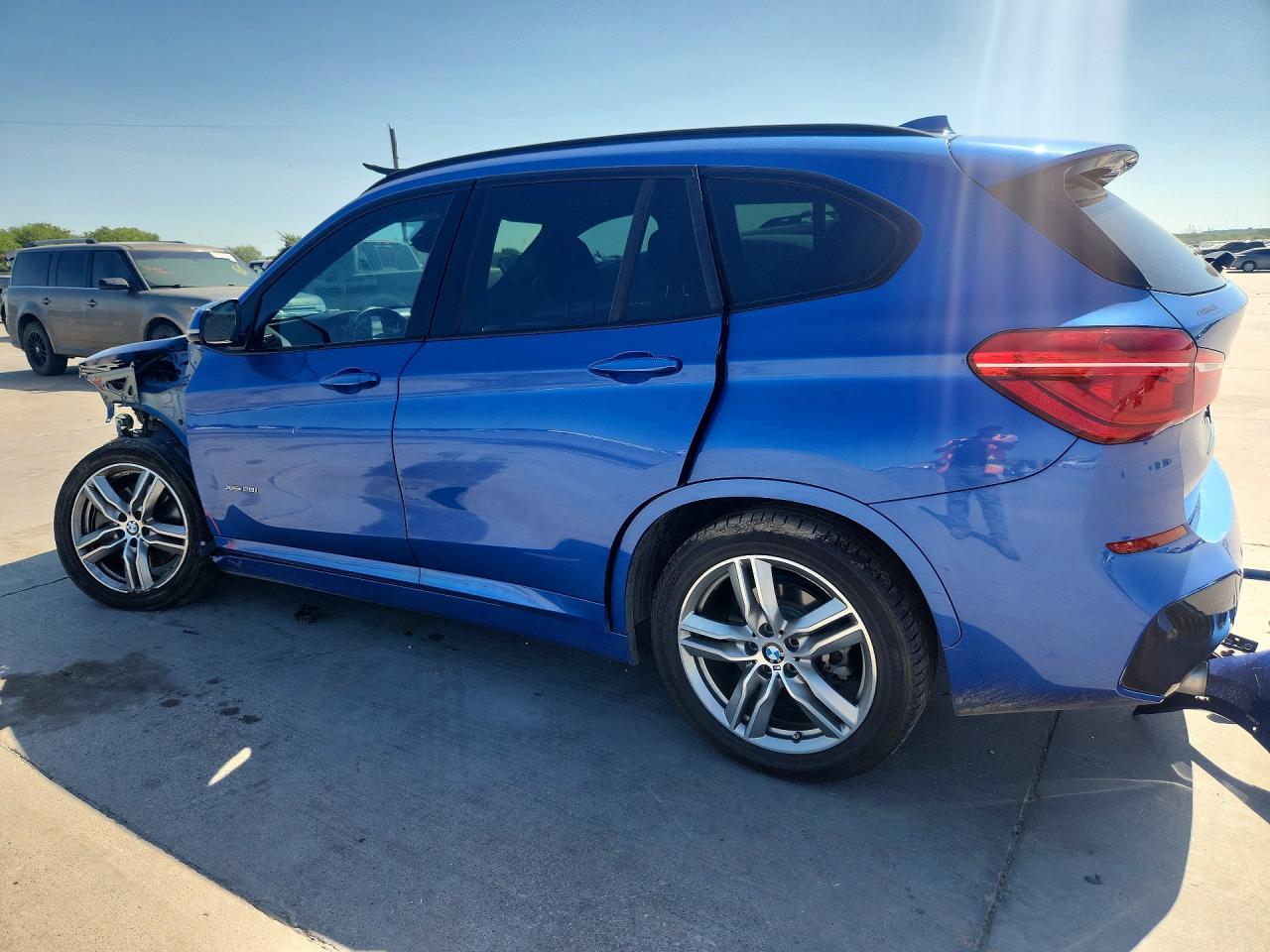 2017 BMW X1 xDrive28I - Фото 2