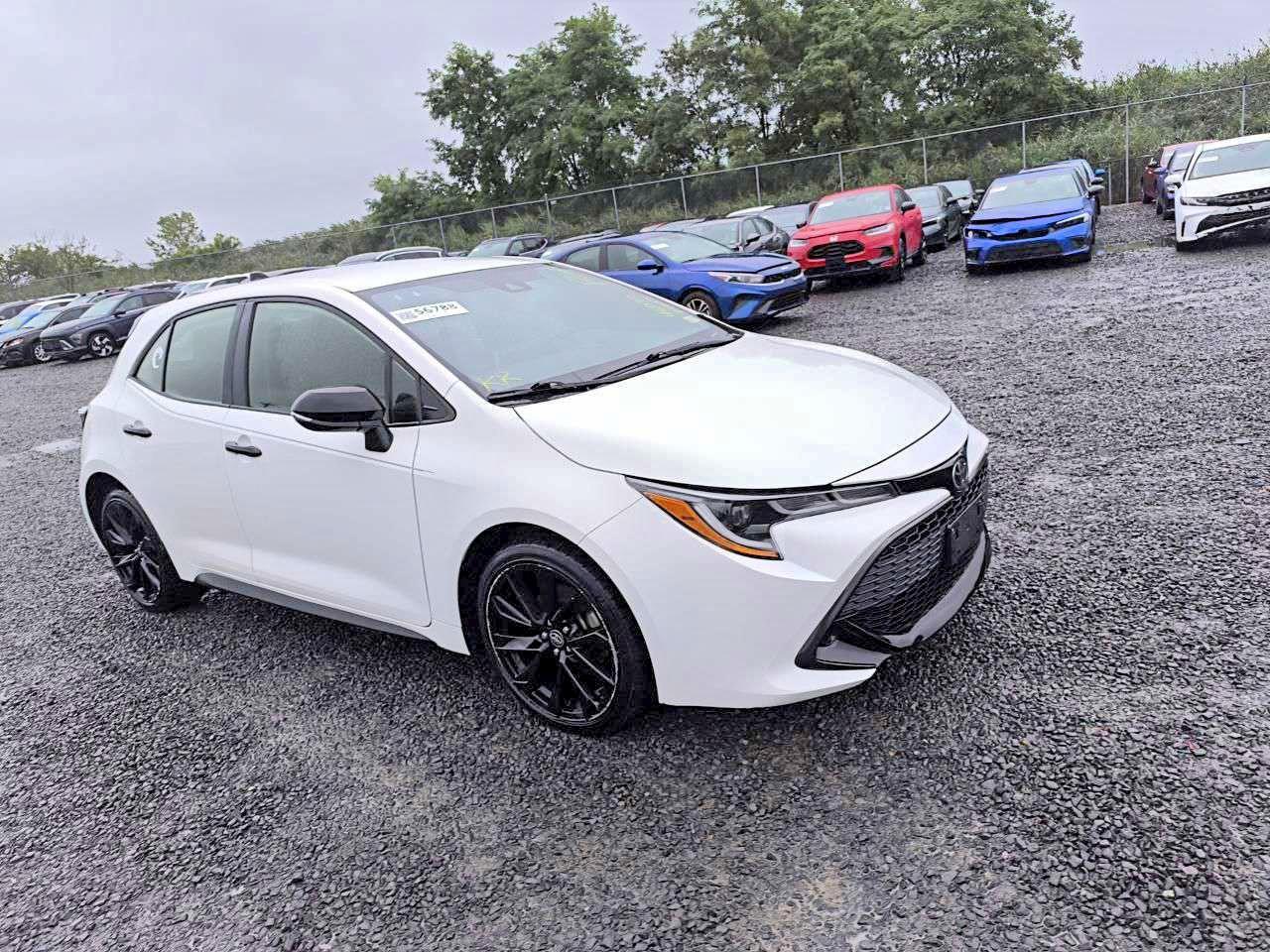 2022 Toyota Corolla Hatchback Se Nightshade Edition - Image 3