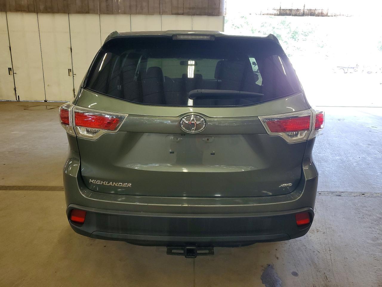 2016 Toyota Highlander Le - Фото 6