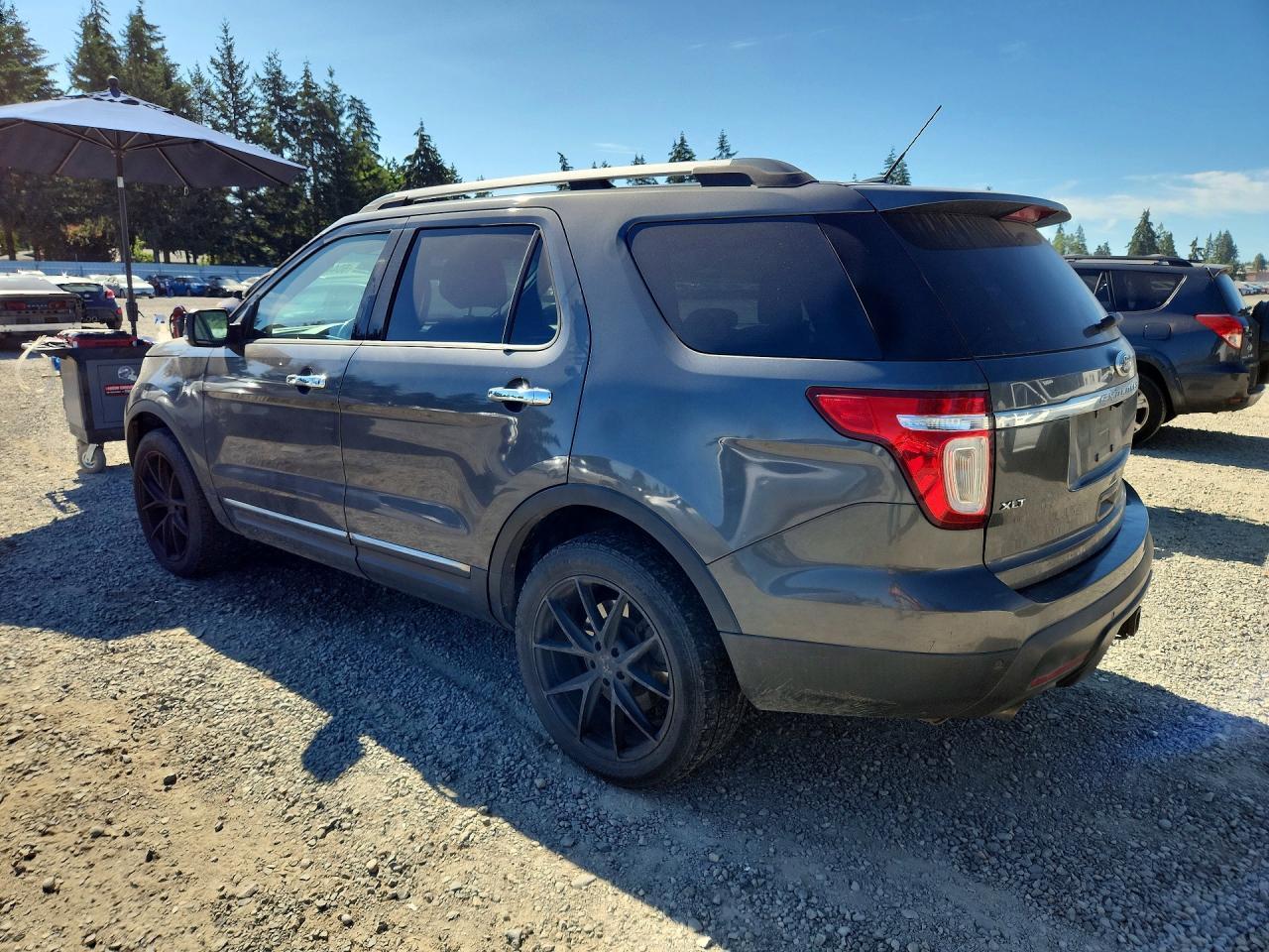 2015 Ford Explorer Xlt - Фото 2