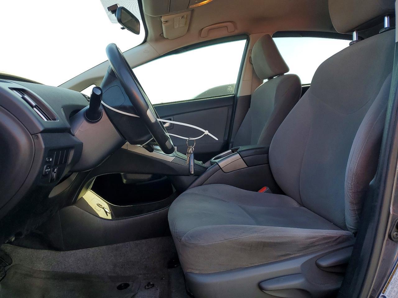 2015 Toyota Prius Two - Фото 7