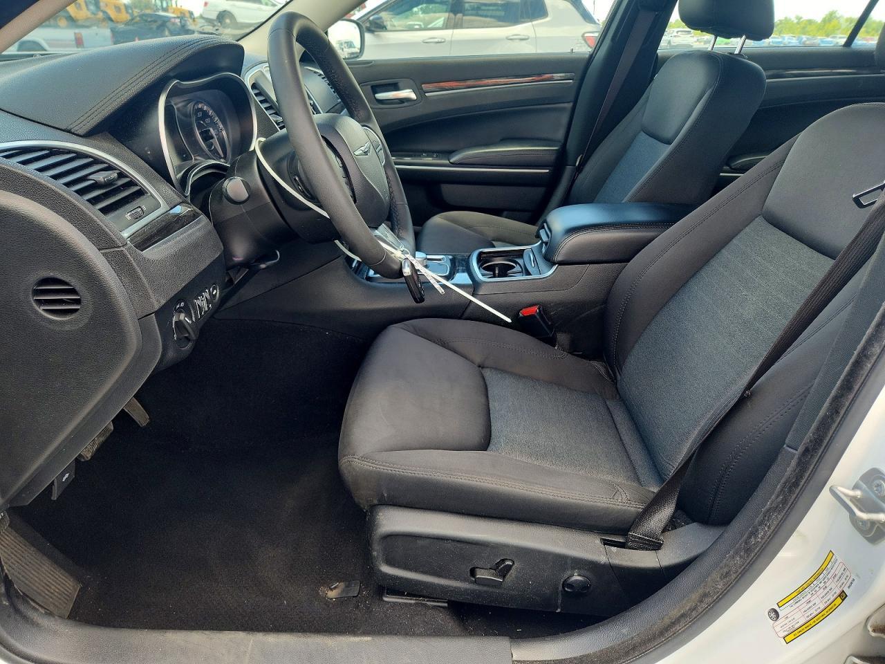 2022 Chrysler 300 Touring - Image 7