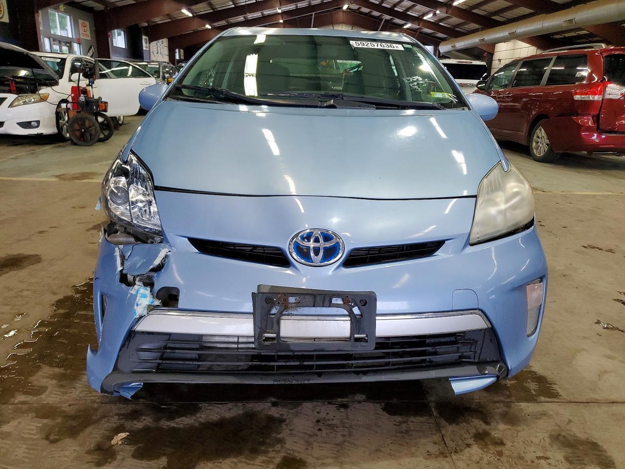 2014 Toyota Prius Plug-In Hybrid Base - Image 5