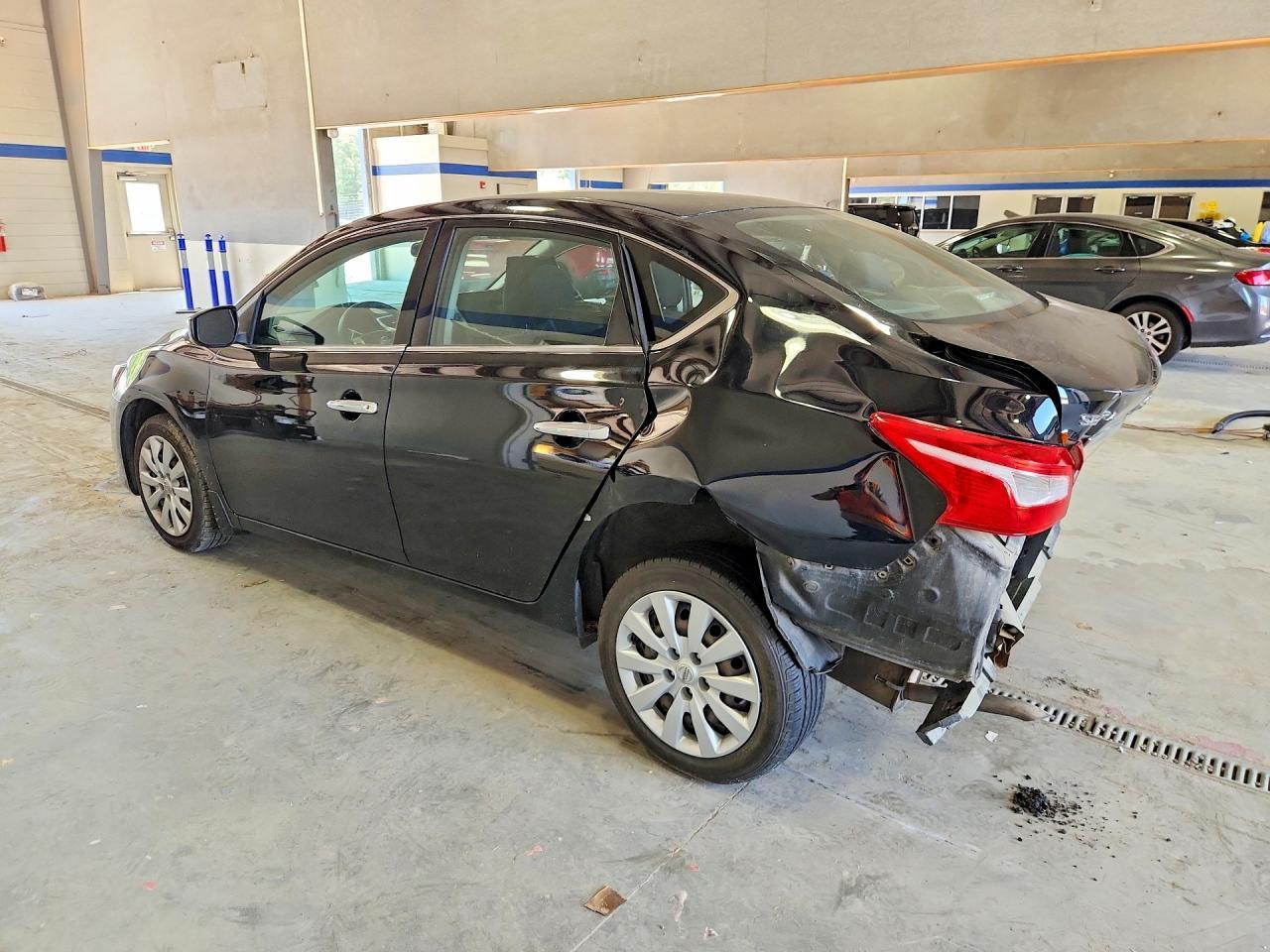 2016 Nissan Sentra S - Фото 2