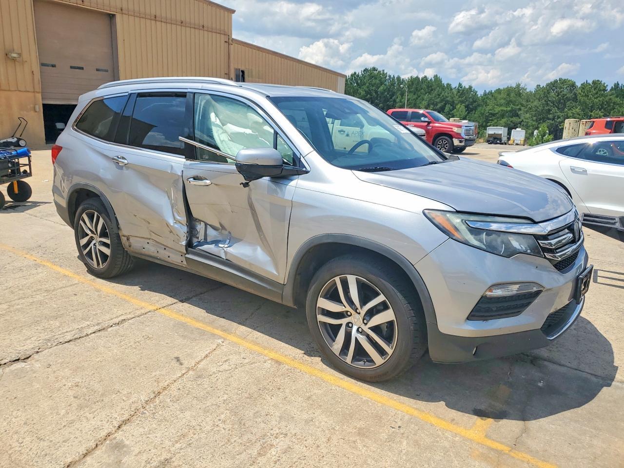 2016 Honda Pilot Touring - Image 4