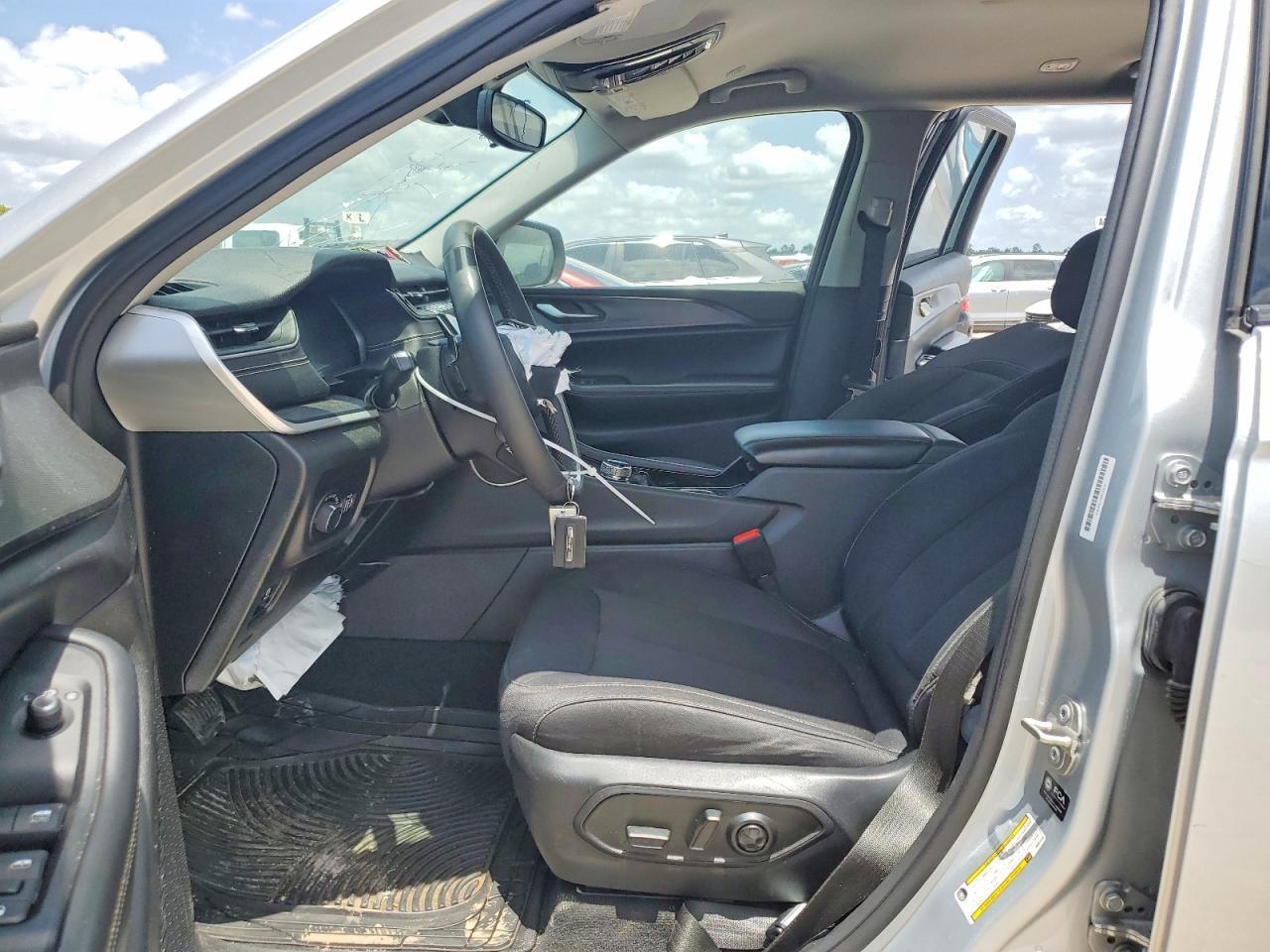 2023 Jeep Grand Cherokee L Laredo/L Altitude - Фото 7