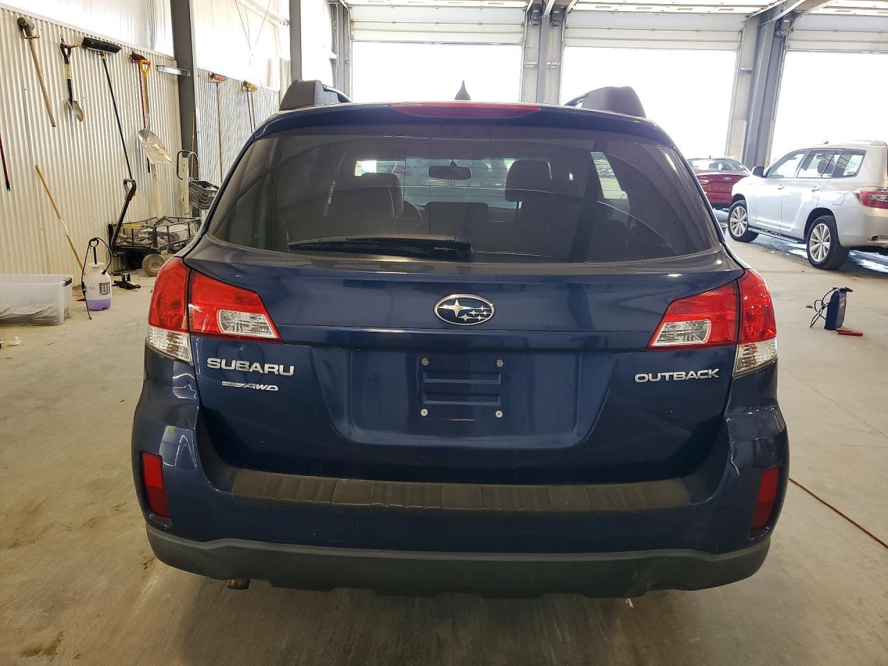2011 Subaru Outback 2.5I Limited - Image 6
