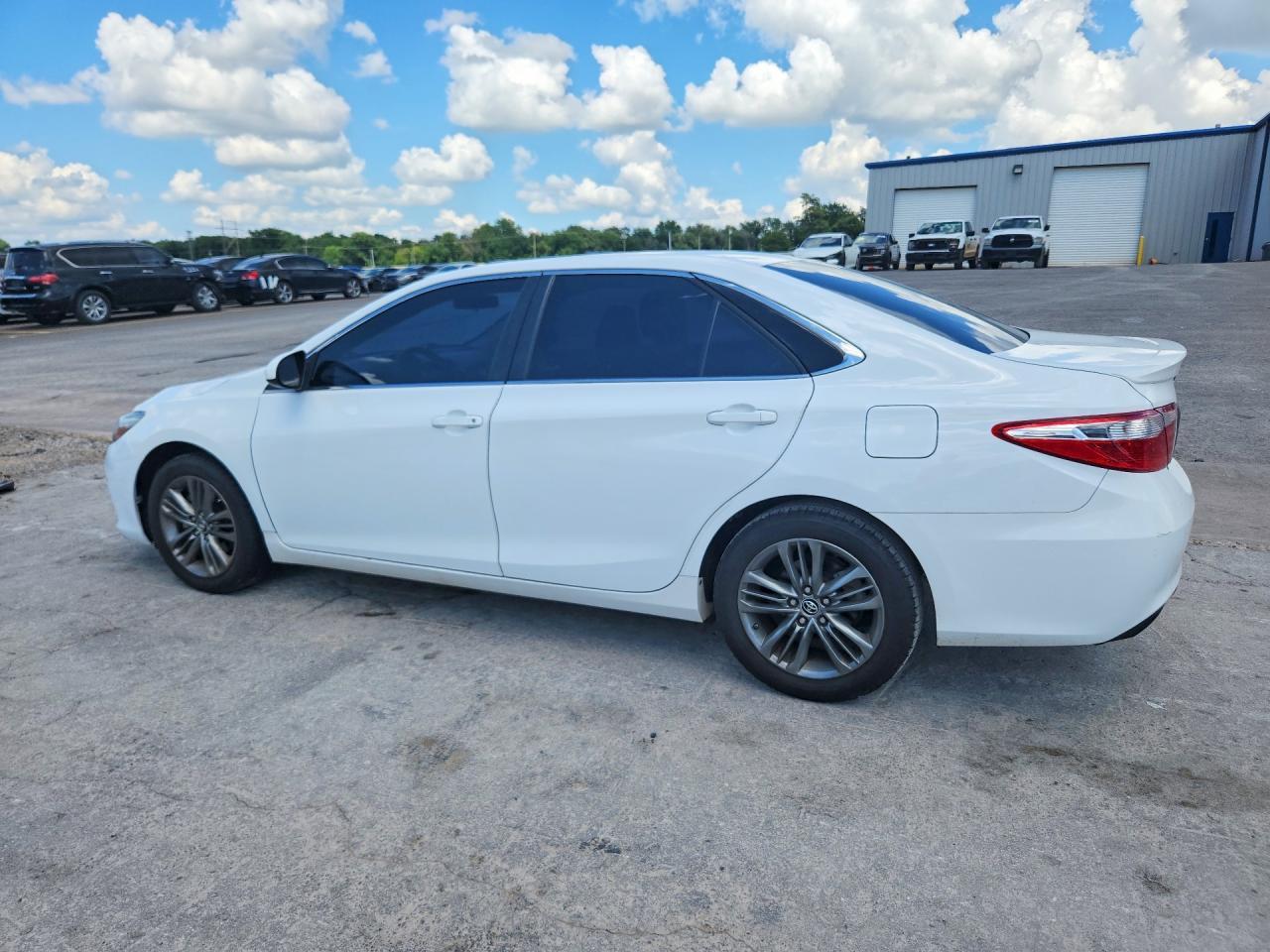 2015 Toyota Camry Se - Фото 2