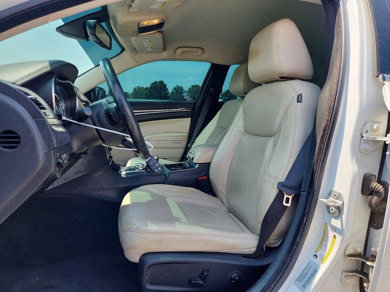 2015 Chrysler 300 Limited - Image 7