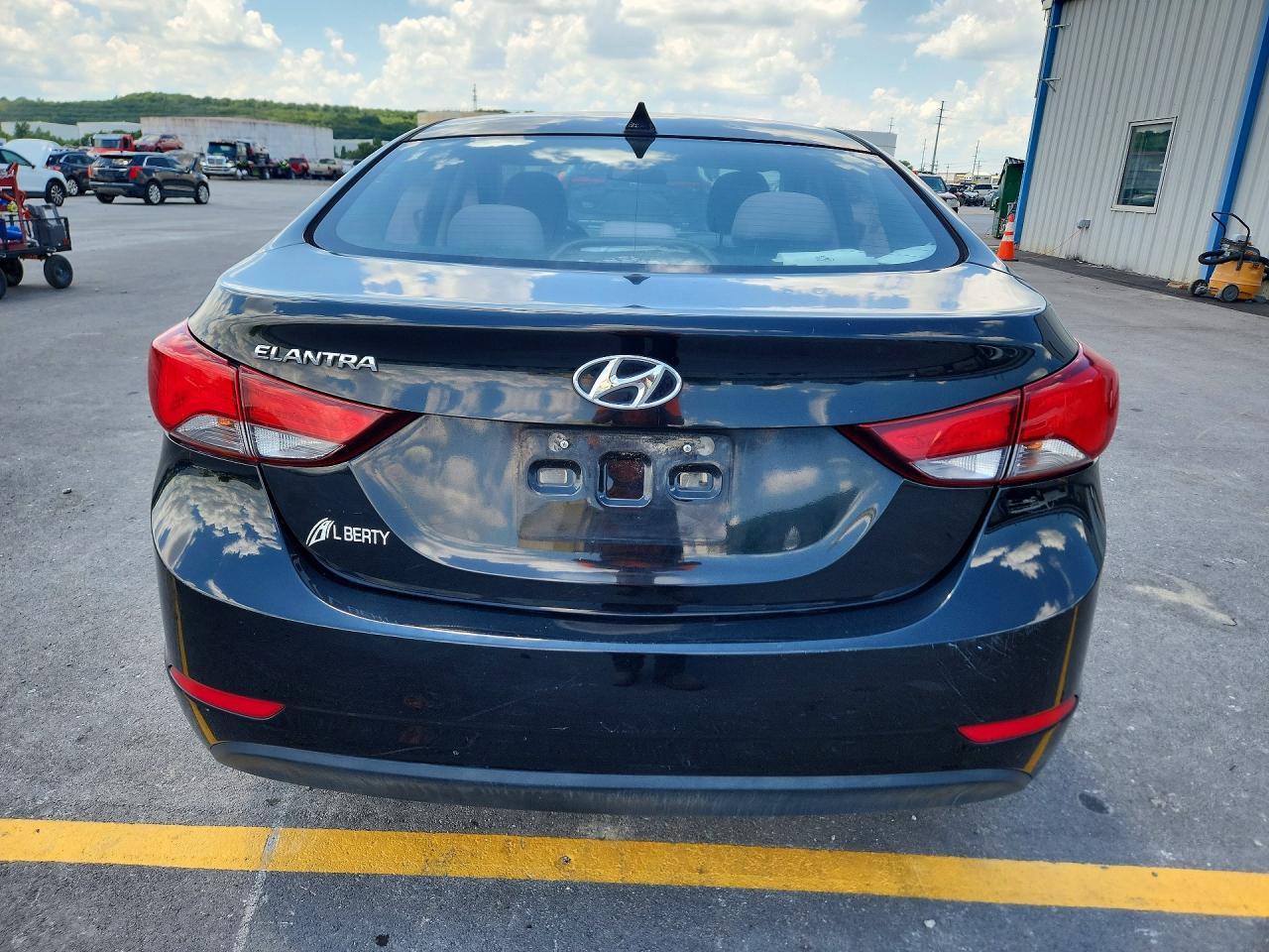 2016 Hyundai Elantra Se - Image 6