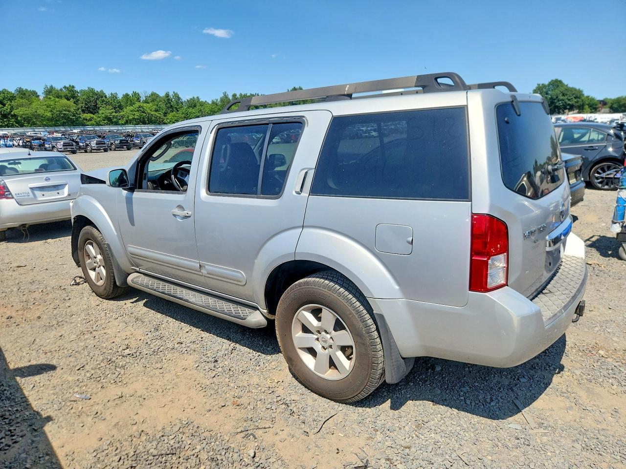 2008 Nissan Pathfinder S - Image 2
