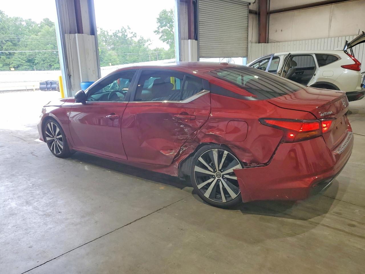 2022 Nissan Altima Sr - Image 2