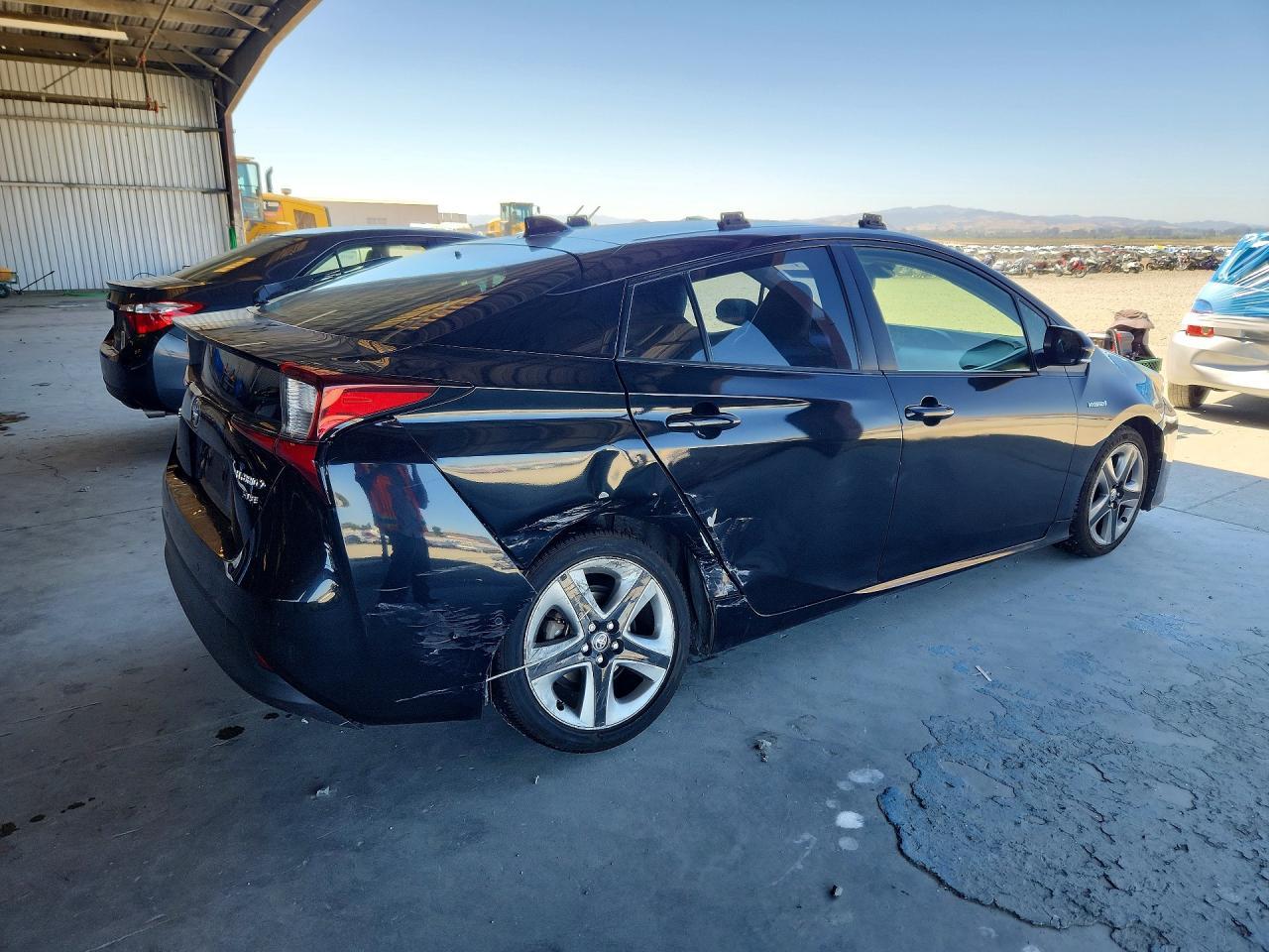 2022 Toyota Prius Xle - Image 3