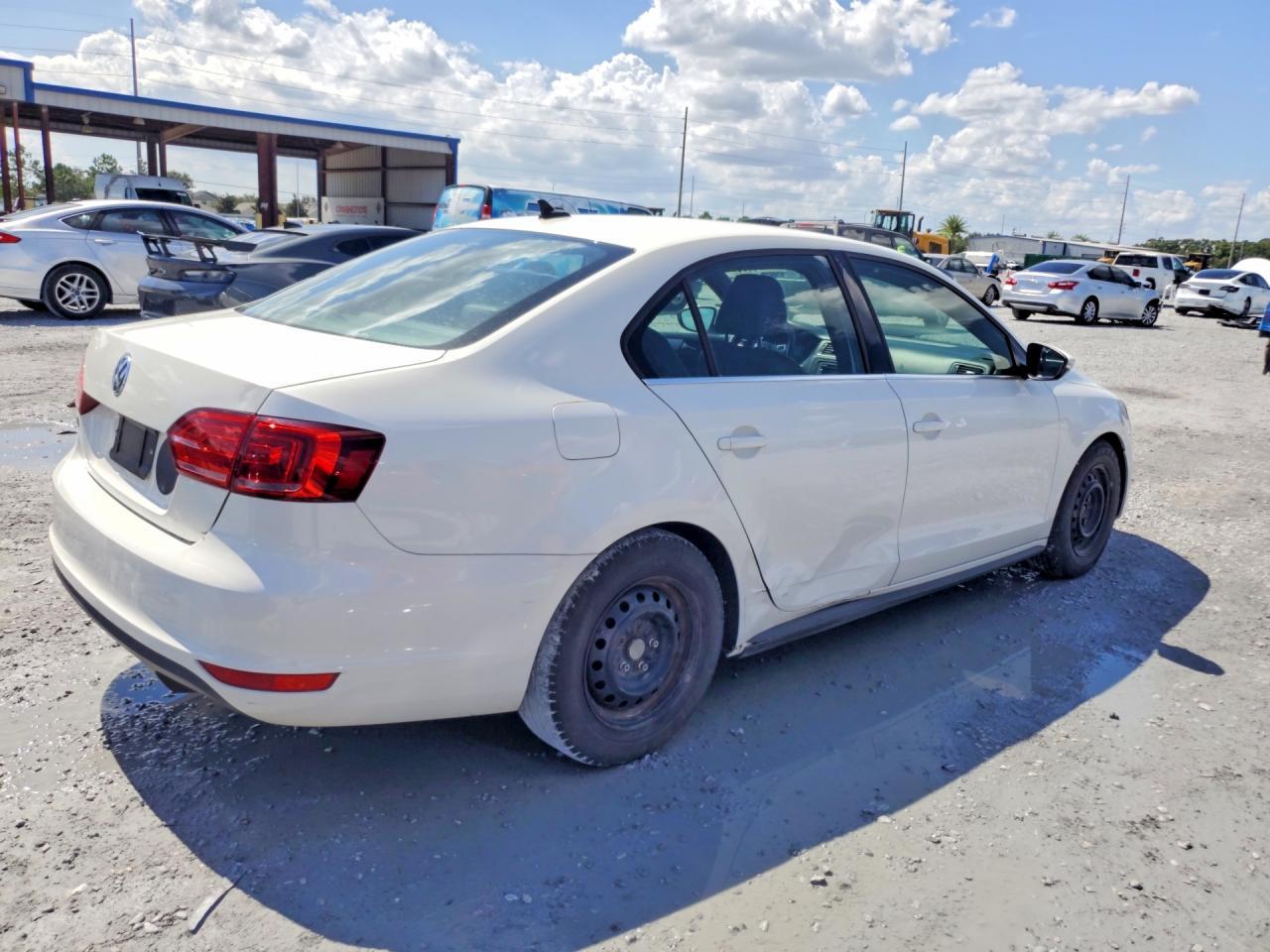 2013 Volkswagen Jetta Gli - Image 3