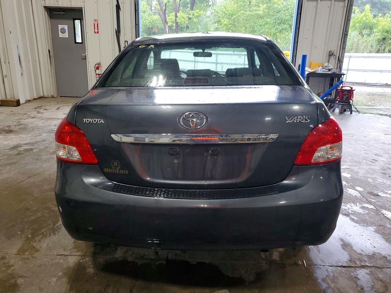 2010 Toyota Yaris Base - Фото 6