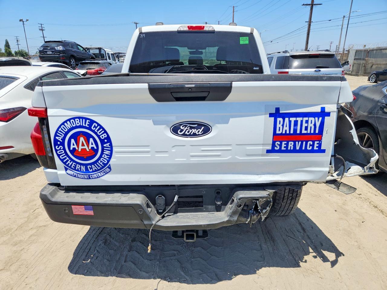 2025 Ford F150 Lightning Pro - Фото 6