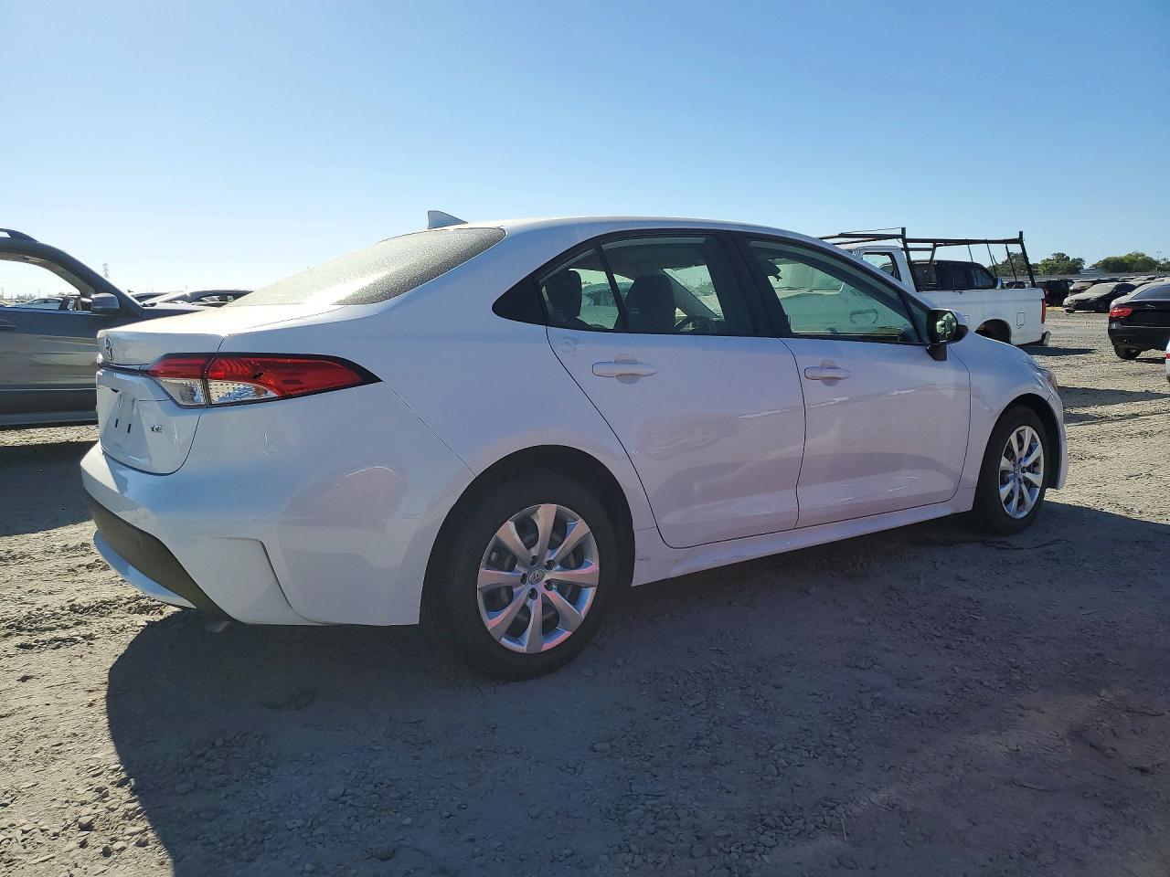 2021 Toyota Corolla Le - Image 3