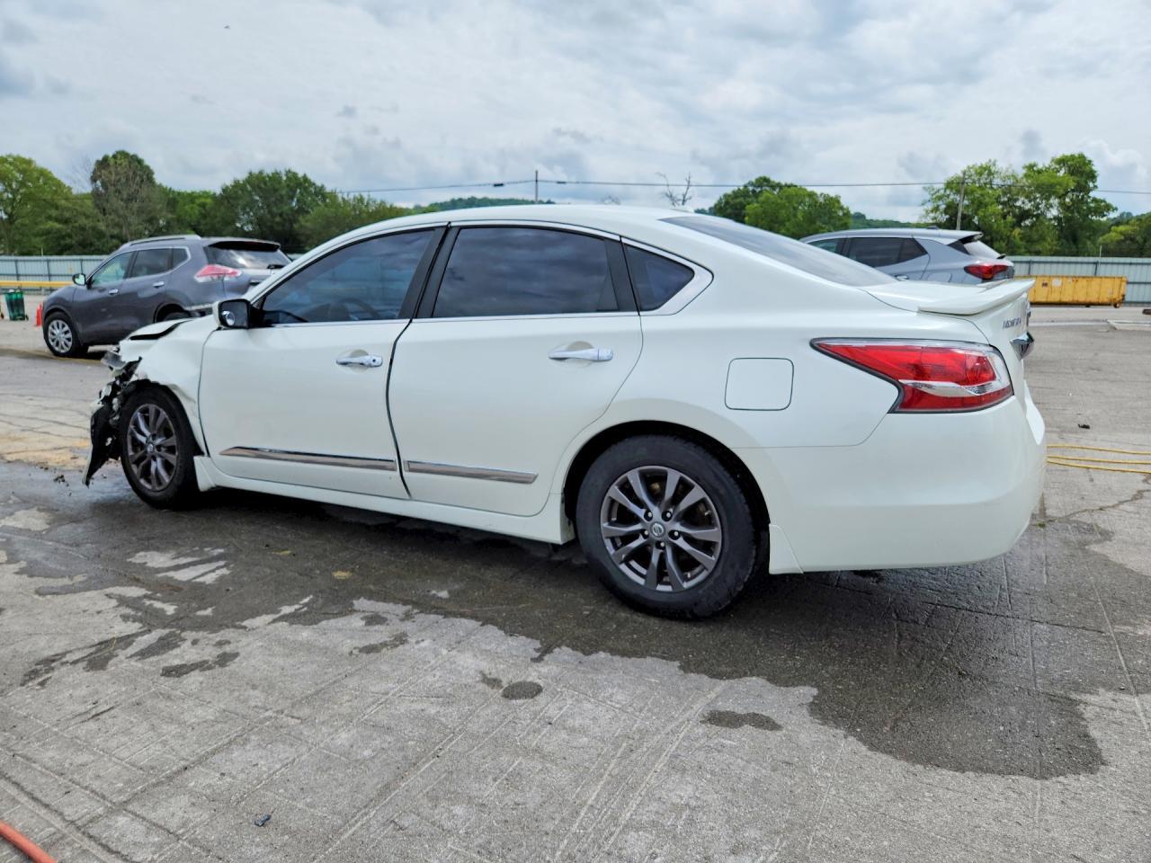 2015 Nissan Altima 2.5 S - Фото 2