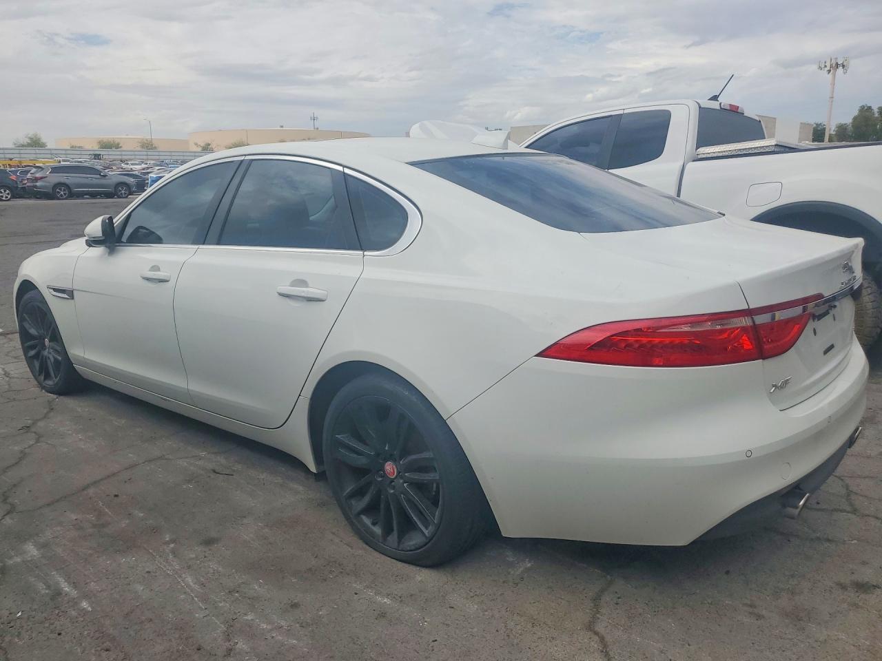 2016 Jaguar Xf Prestige - Фото 2