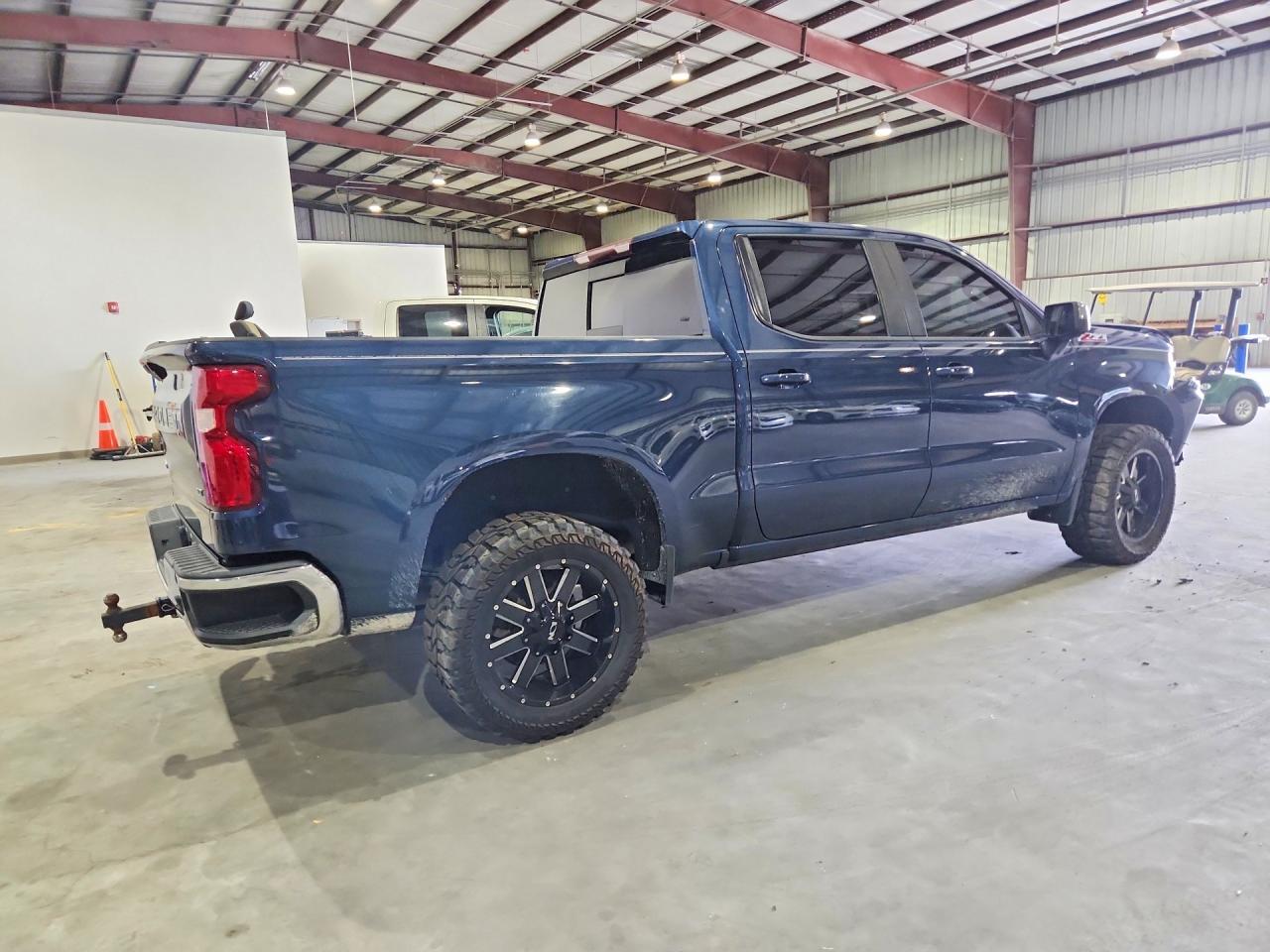 2020 Chevrolet Silverado K1500 Lt - Image 3