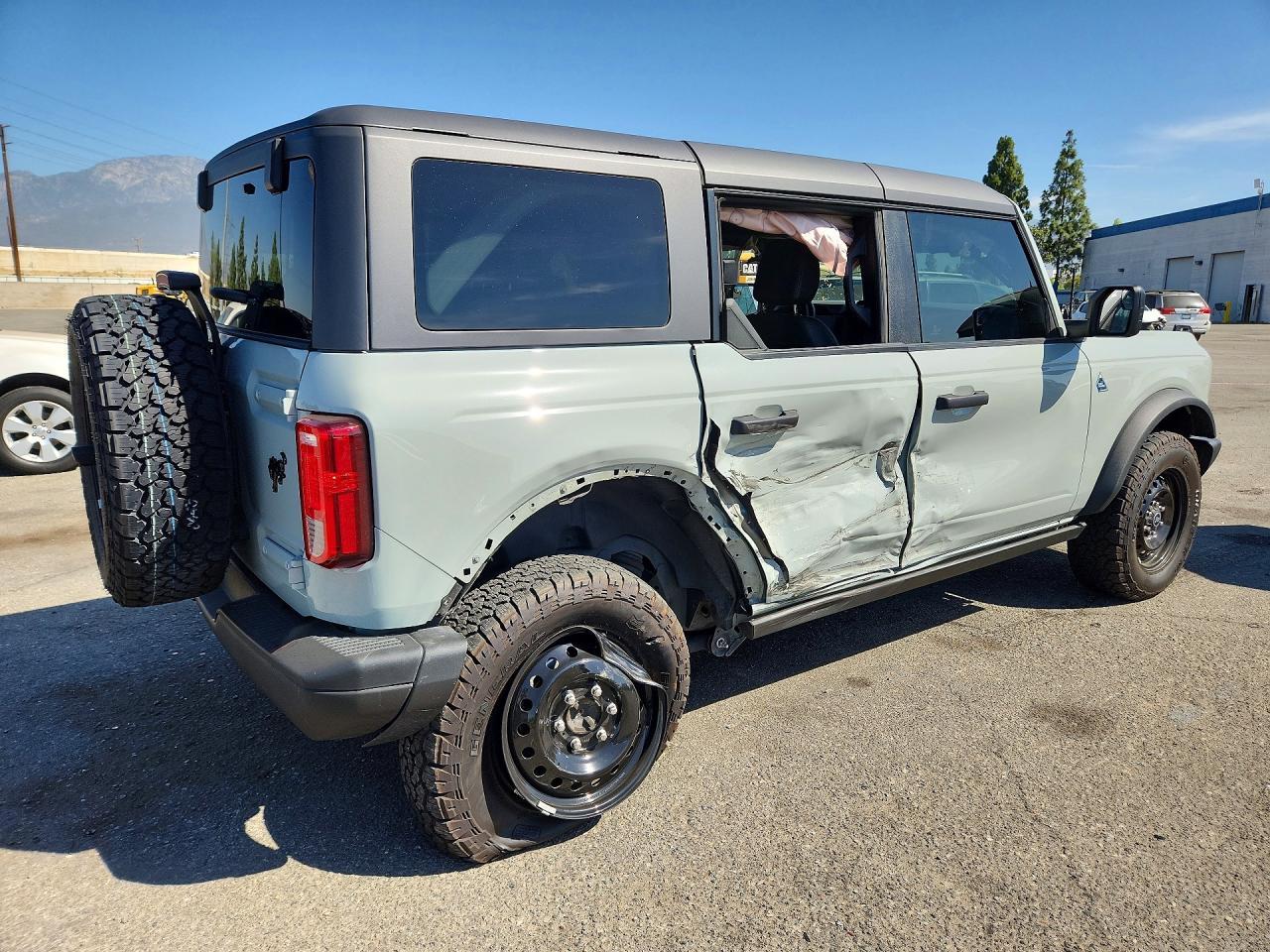2023 Ford Bronco Base - Фото 3
