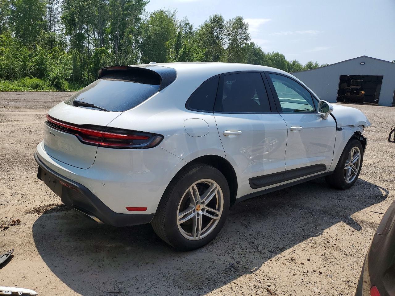 2022 Porsche Macan - Image 3