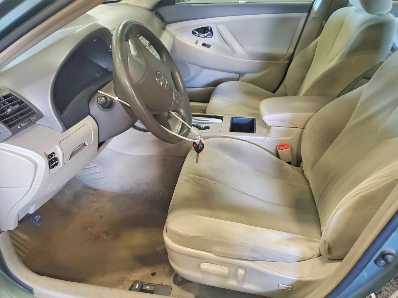 2009 Toyota Camry Le - Image 7