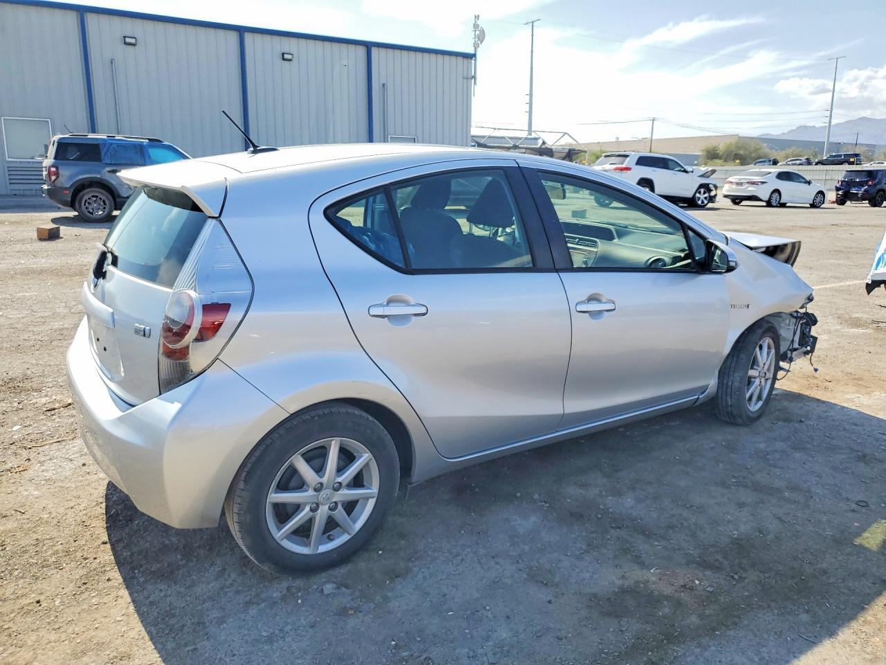 2014 Toyota Prius C Three - Image 3