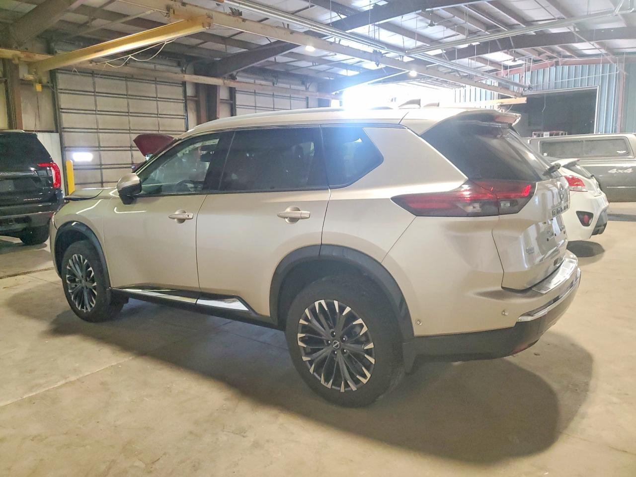 2025 Nissan Rogue Platinum - Фото 2