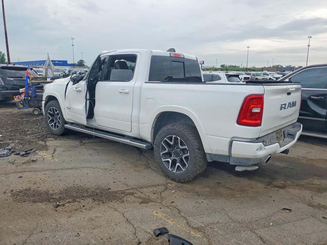 2025 Ram 1500 Laramie - Фото 2