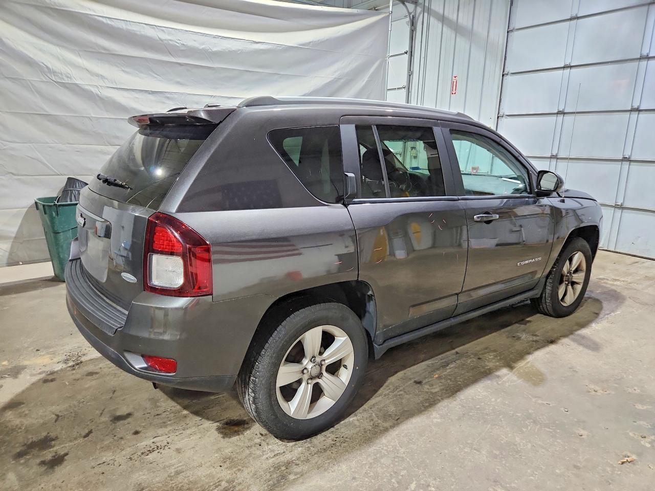 2017 Jeep Compass Latitude - Image 3
