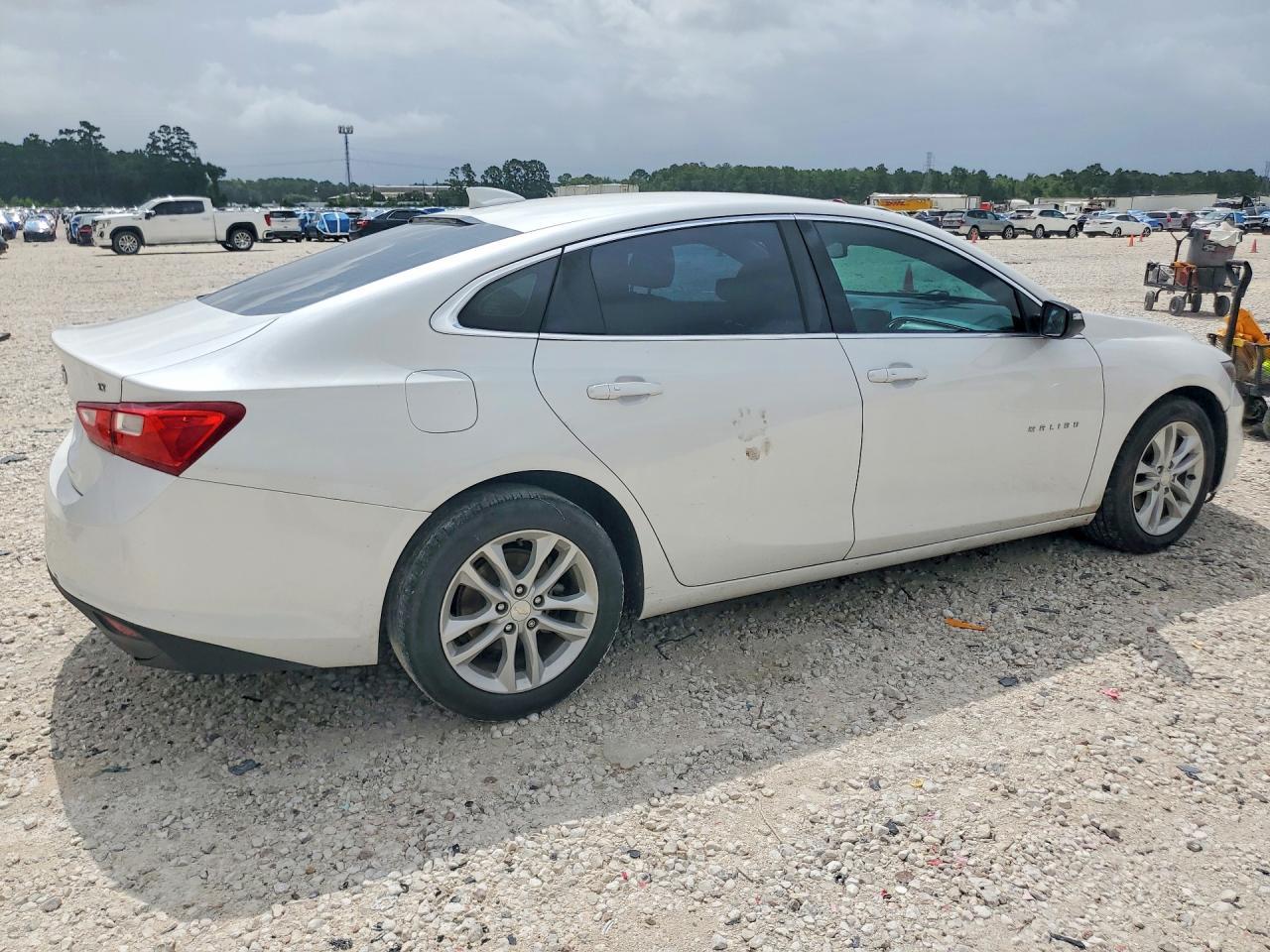 2017 Chevrolet Malibu Lt - Image 3