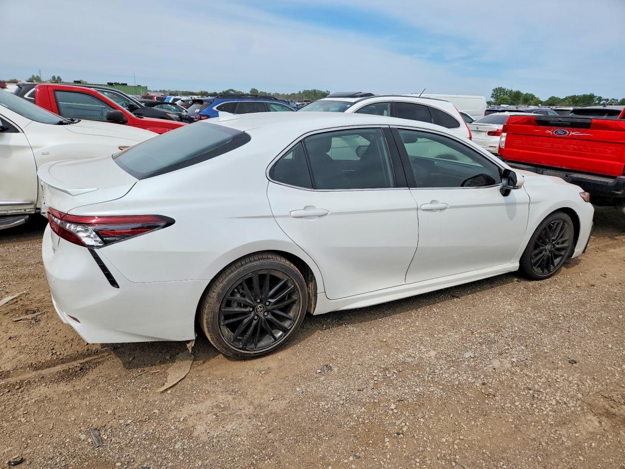 2022 Toyota Camry Xse - Фото 3
