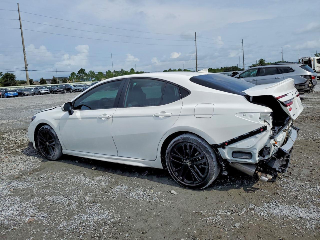 2025 Toyota Camry Se - Фото 2