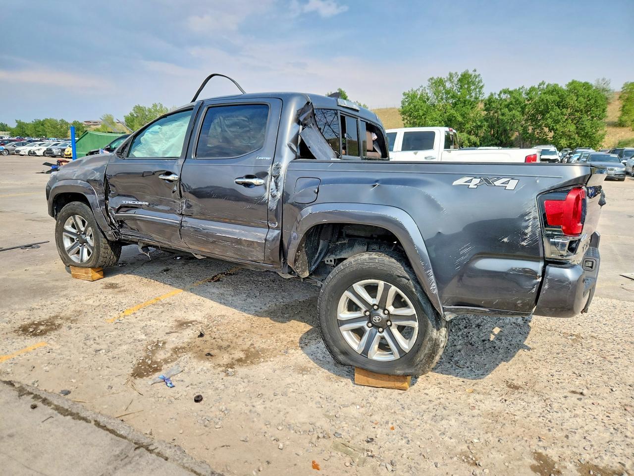 2016 Toyota Tacoma Limited - Фото 2