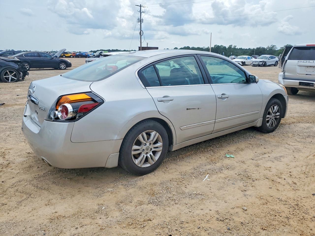 2010 Nissan Altima 2.5 - Image 3